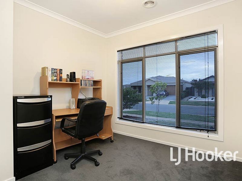 4 Metcalf Way, Point Cook VIC 3030