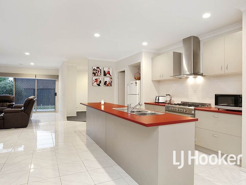 4 Metcalf Way, Point Cook VIC 3030