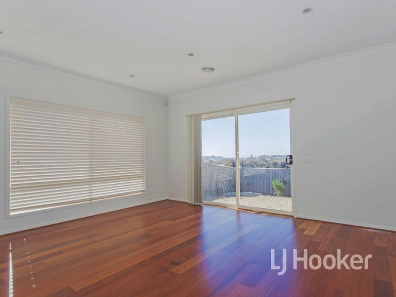 67 Beachview Parade, Sanctuary Lakes VIC 3030