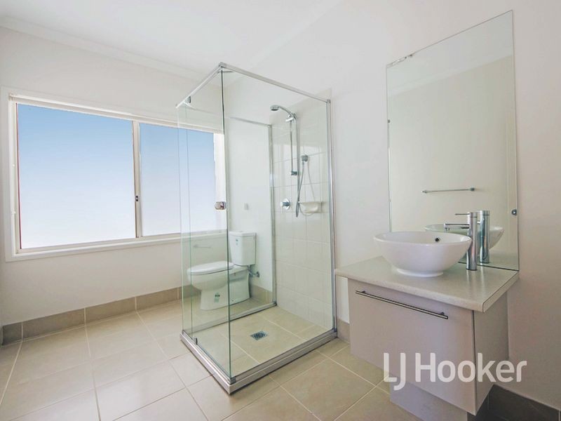 67 Beachview Parade, Sanctuary Lakes VIC 3030