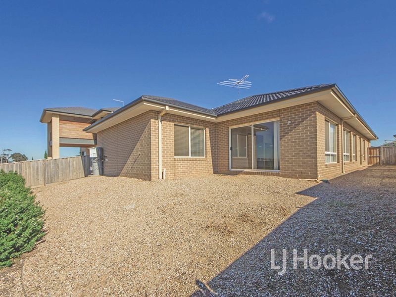 67 Beachview Parade, Sanctuary Lakes VIC 3030