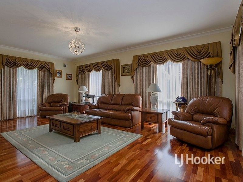 28 Lakeside Drive, Sanctuary Lakes VIC 3030