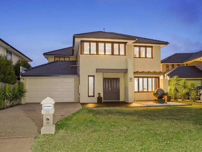 29 Seaview Point, Sanctuary Lakes VIC 3030