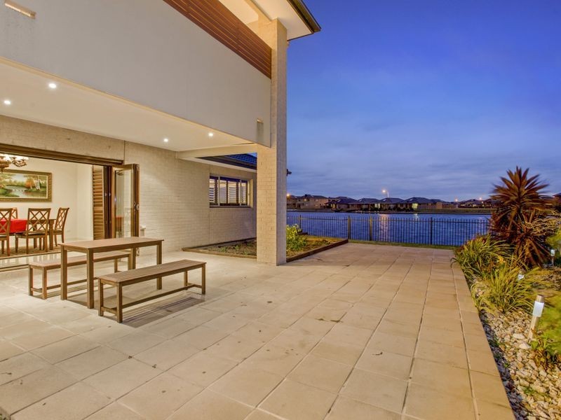 29 Seaview Point, Sanctuary Lakes VIC 3030