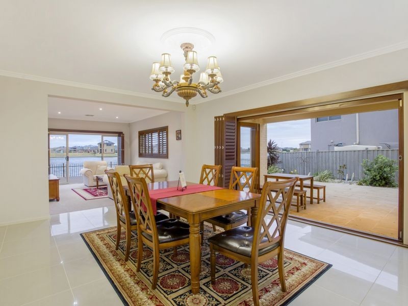 29 Seaview Point, Sanctuary Lakes VIC 3030