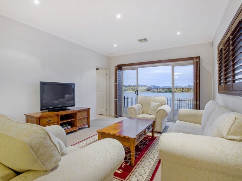 29 Seaview Point, Sanctuary Lakes VIC 3030