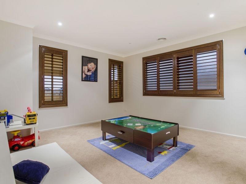 29 Seaview Point, Sanctuary Lakes VIC 3030