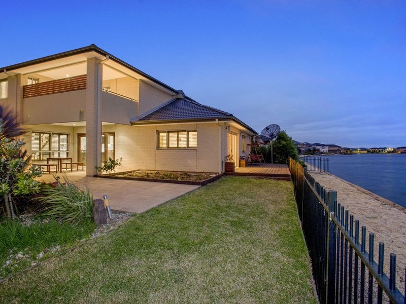 29 Seaview Point, Sanctuary Lakes VIC 3030