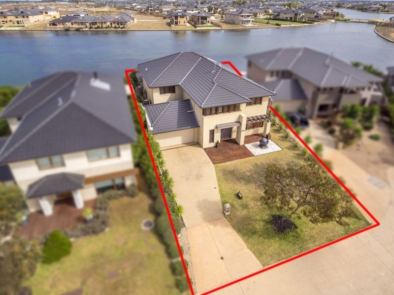 29 Seaview Point, Sanctuary Lakes VIC 3030