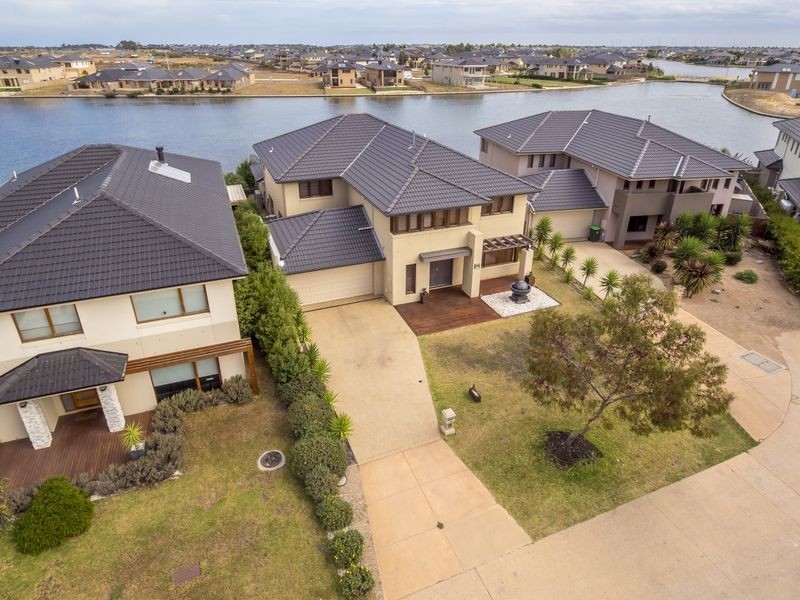 29 Seaview Point, Sanctuary Lakes VIC 3030