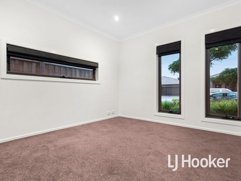 18 Hugo Drive, Point Cook VIC 3030