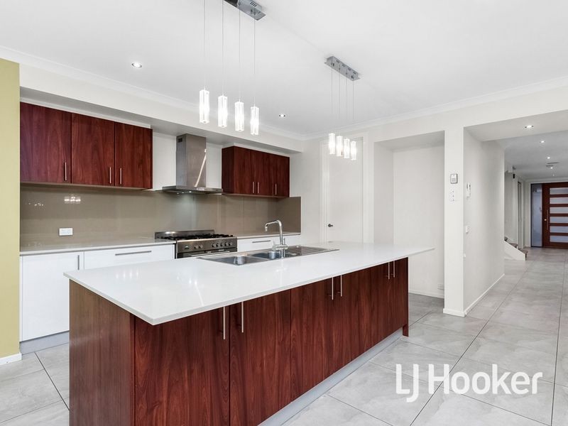 18 Hugo Drive, Point Cook VIC 3030