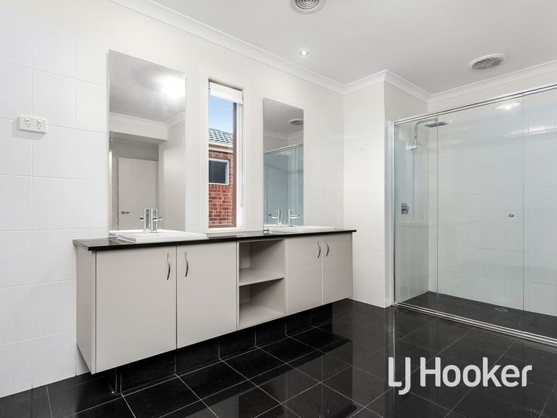 18 Hugo Drive, Point Cook VIC 3030