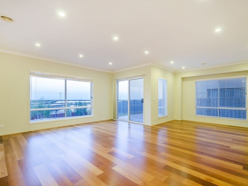 29 Coastal Promenade, Sanctuary Lakes VIC 3030