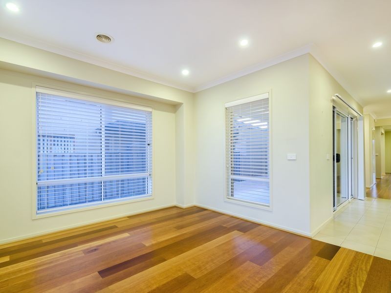 29 Coastal Promenade, Sanctuary Lakes VIC 3030