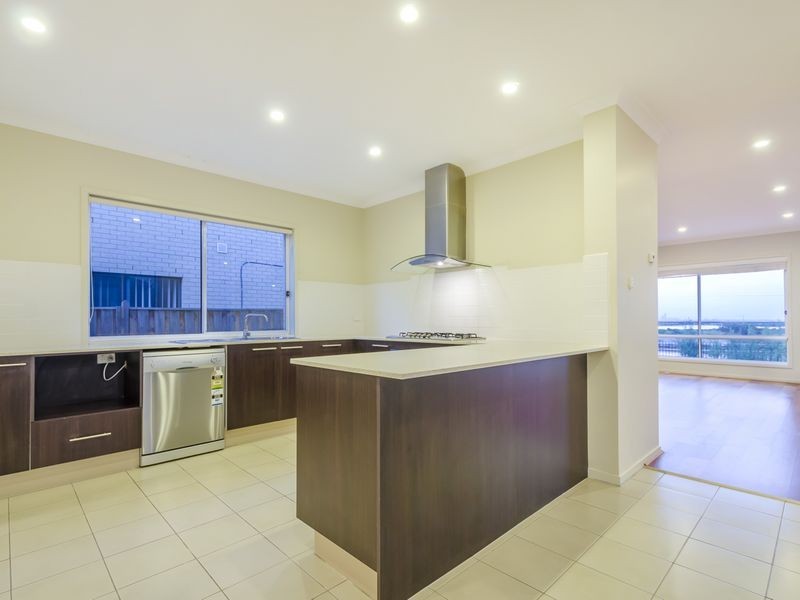 29 Coastal Promenade, Sanctuary Lakes VIC 3030