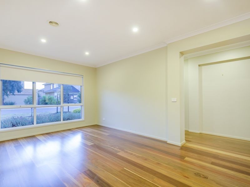 29 Coastal Promenade, Sanctuary Lakes VIC 3030