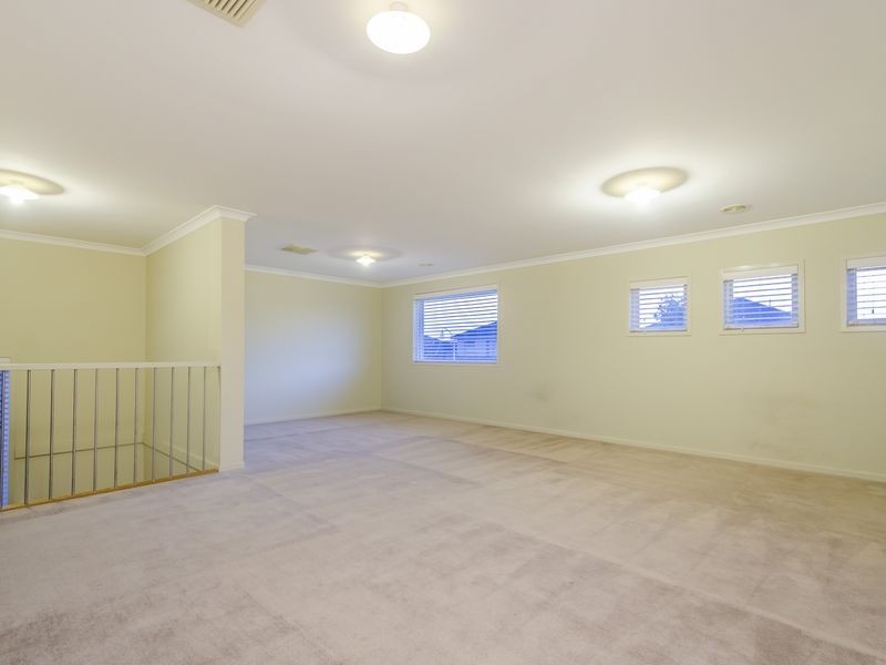 29 Coastal Promenade, Sanctuary Lakes VIC 3030