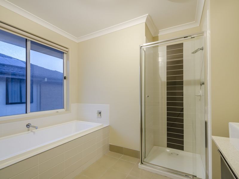 29 Coastal Promenade, Sanctuary Lakes VIC 3030