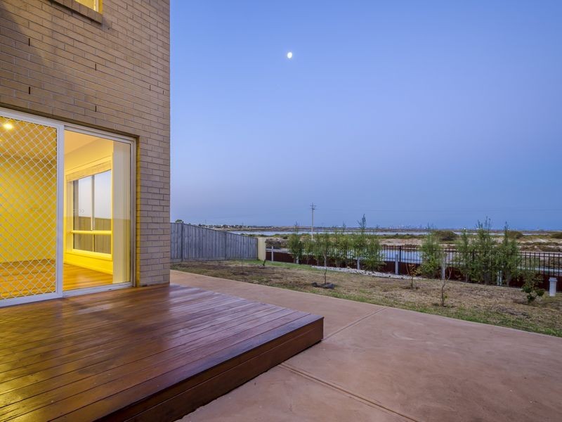 29 Coastal Promenade, Sanctuary Lakes VIC 3030