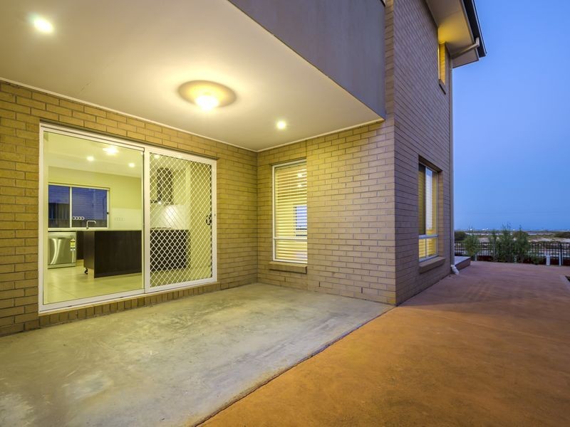 29 Coastal Promenade, Sanctuary Lakes VIC 3030
