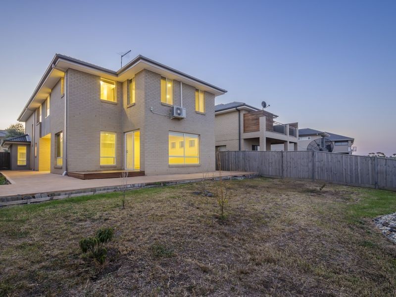 29 Coastal Promenade, Sanctuary Lakes VIC 3030