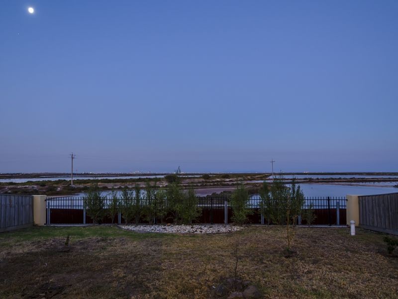 29 Coastal Promenade, Sanctuary Lakes VIC 3030