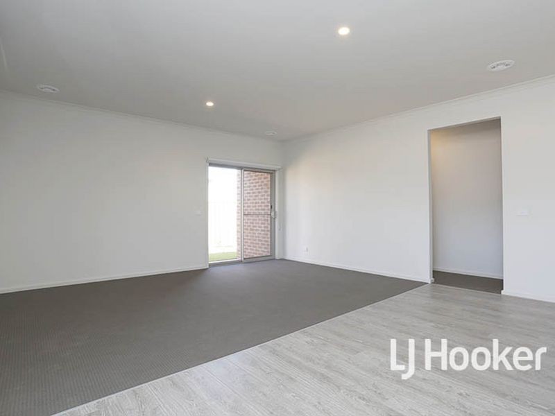 70 Waterhaven Boulevard, Point Cook VIC 3030