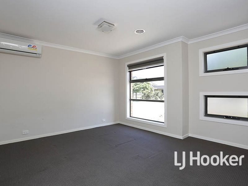 11 Tiarella Street, Point Cook VIC 3030