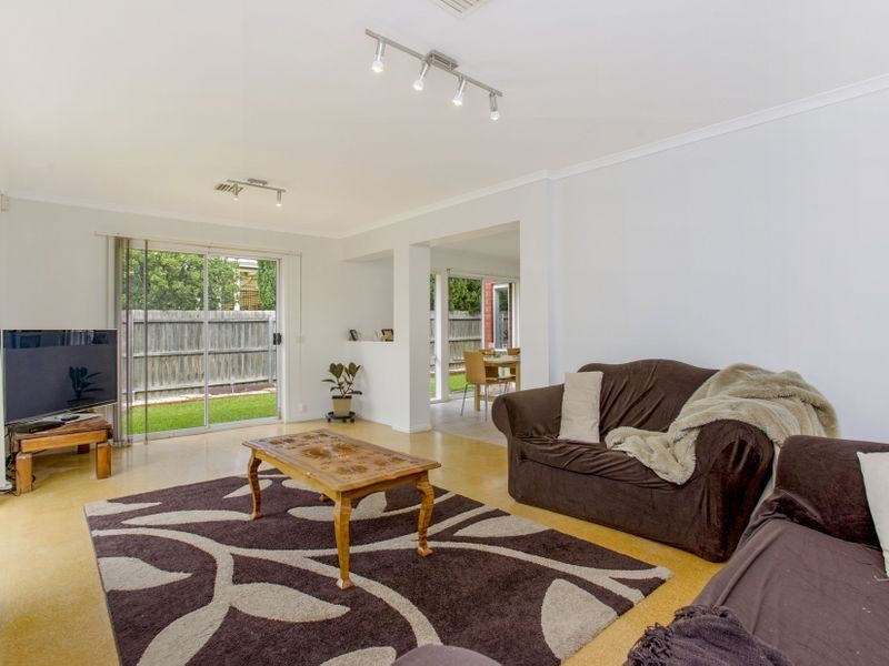 24 Ruben Drive, Sydenham VIC 3037