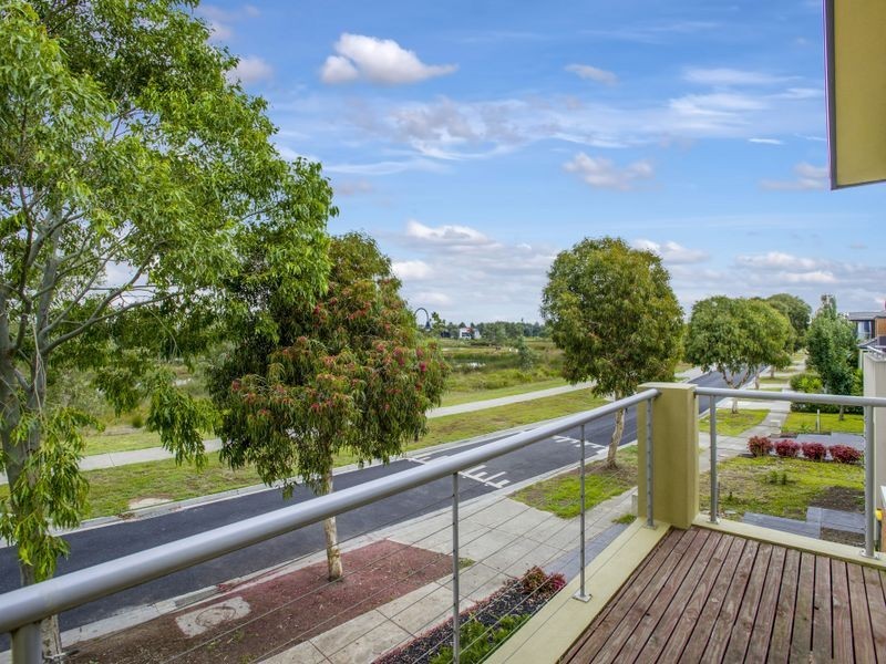 21 Central Park Avenue, Point Cook VIC 3030