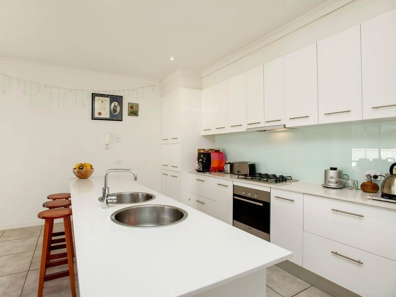 74 Signature Boulevard, Sanctuary Lakes VIC 3030