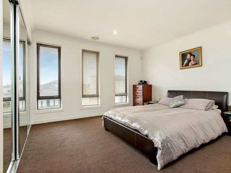 74 Signature Boulevard, Sanctuary Lakes VIC 3030