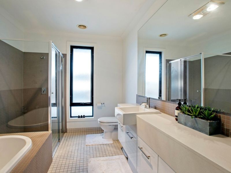 74 Signature Boulevard, Sanctuary Lakes VIC 3030