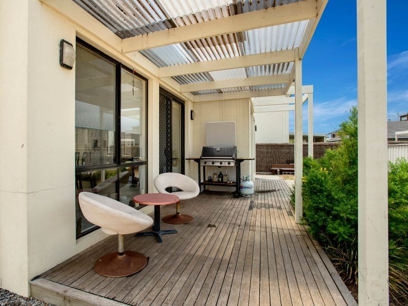 74 Signature Boulevard, Sanctuary Lakes VIC 3030