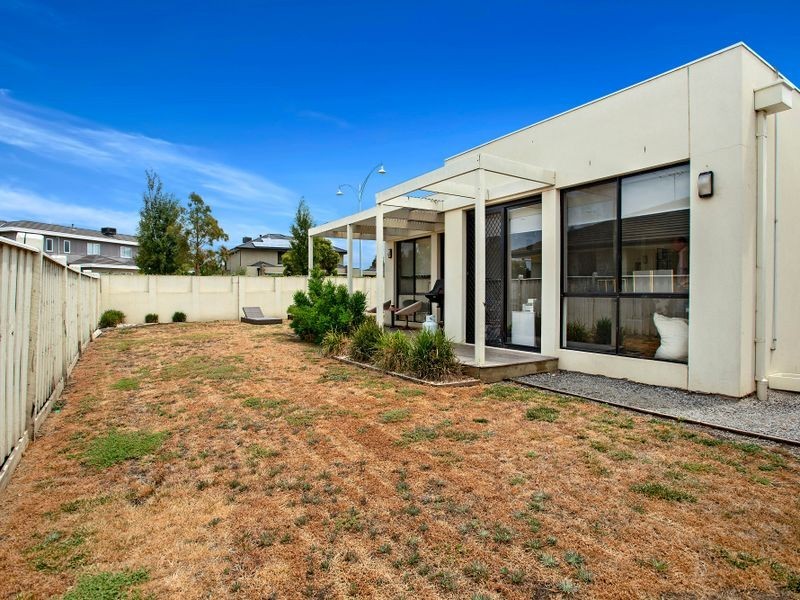74 Signature Boulevard, Sanctuary Lakes VIC 3030