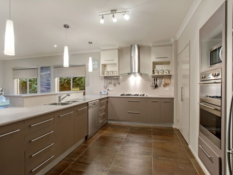 36 Riverglades Drive, Sanctuary Lakes VIC 3030