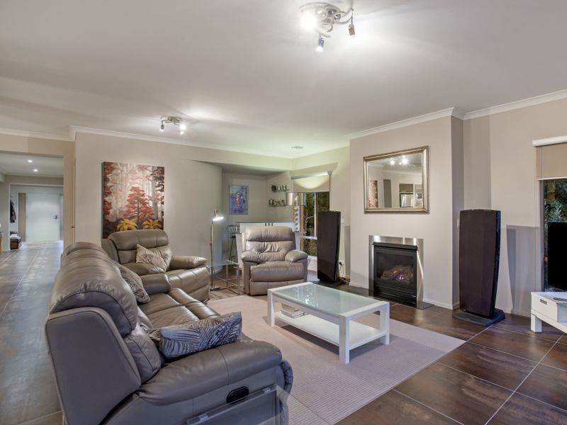 36 Riverglades Drive, Sanctuary Lakes VIC 3030