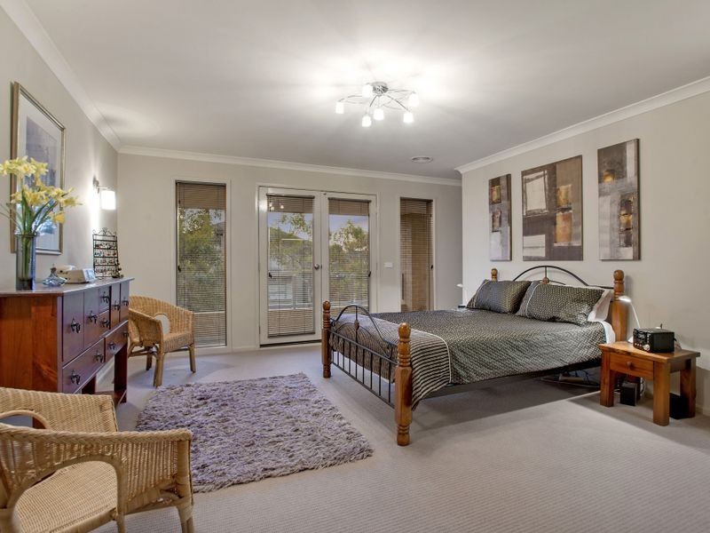 36 Riverglades Drive, Sanctuary Lakes VIC 3030