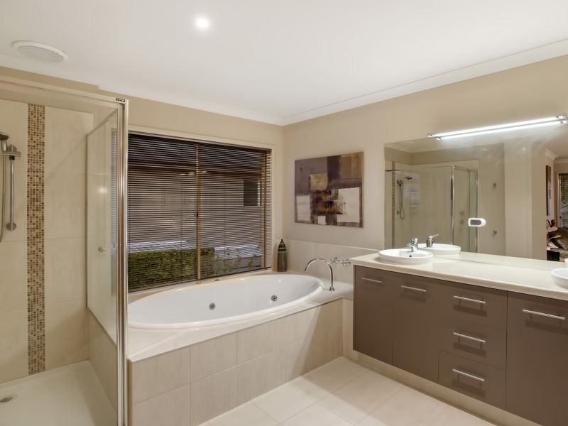 36 Riverglades Drive, Sanctuary Lakes VIC 3030