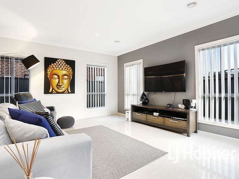 8 Regal Road, Point Cook VIC 3030