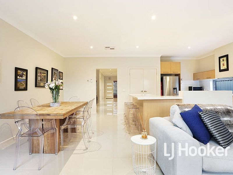 8 Regal Road, Point Cook VIC 3030