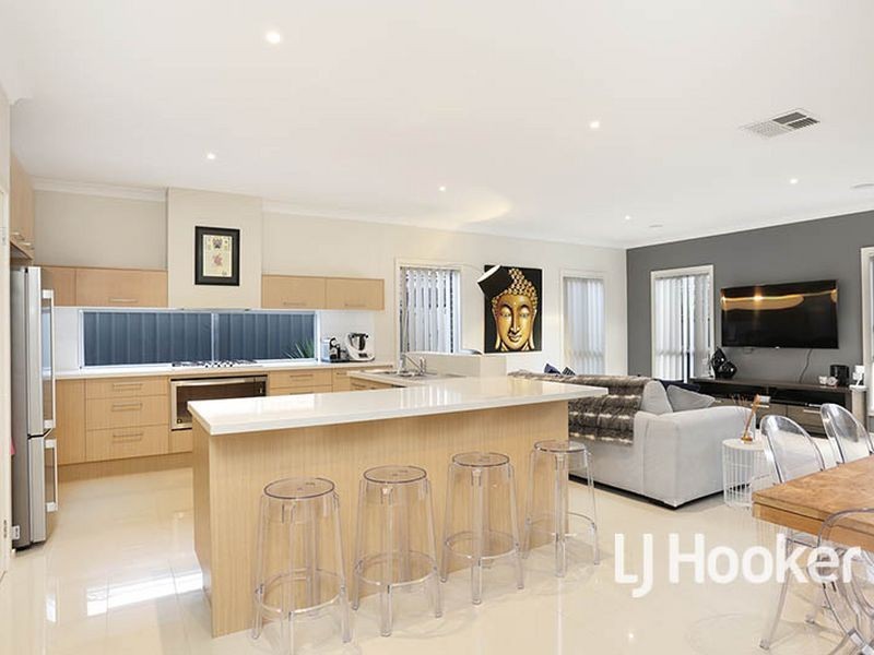 8 Regal Road, Point Cook VIC 3030