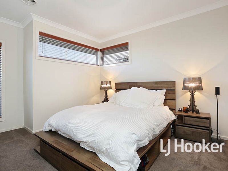 8 Regal Road, Point Cook VIC 3030