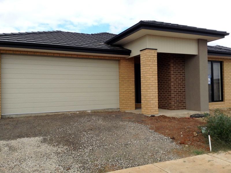 15 Muster Drive, Rockbank VIC 3335