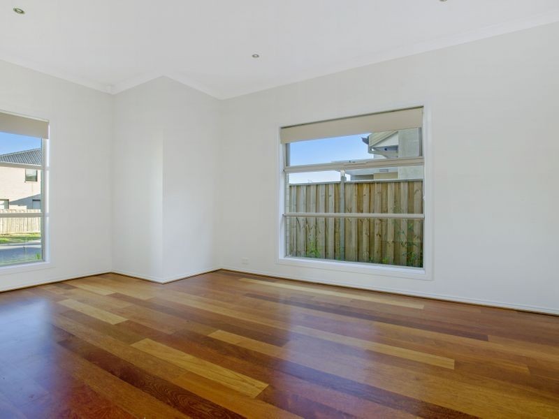 15 Celebration Drive, Sanctuary Lakes VIC 3030