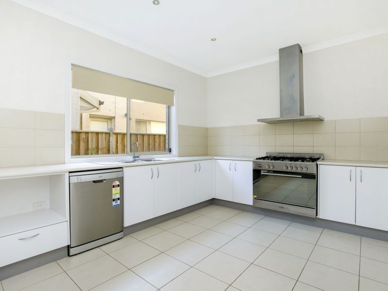 15 Celebration Drive, Sanctuary Lakes VIC 3030