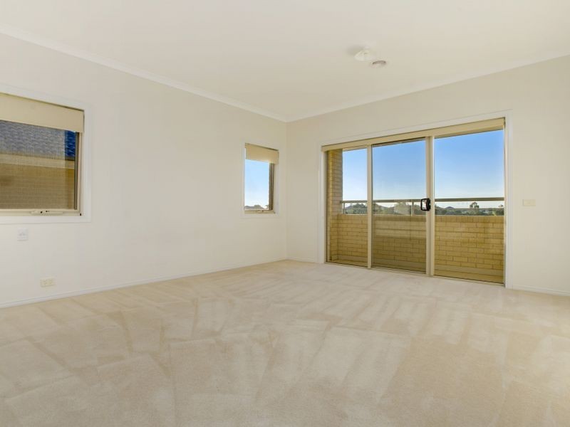 15 Celebration Drive, Sanctuary Lakes VIC 3030