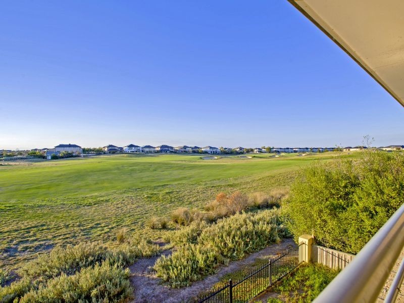 15 Celebration Drive, Sanctuary Lakes VIC 3030