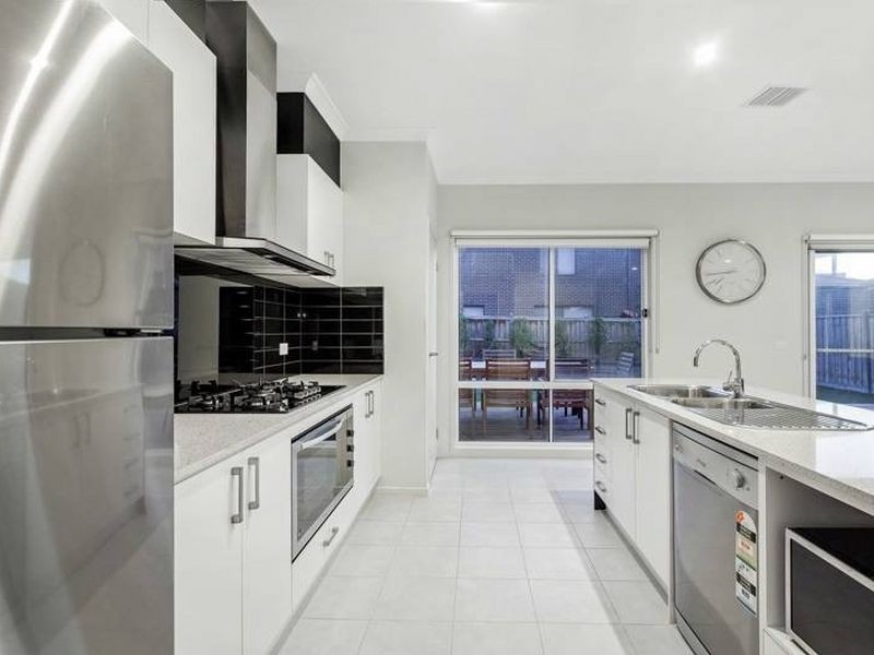 22 Waves Drive, Point Cook VIC 3030
